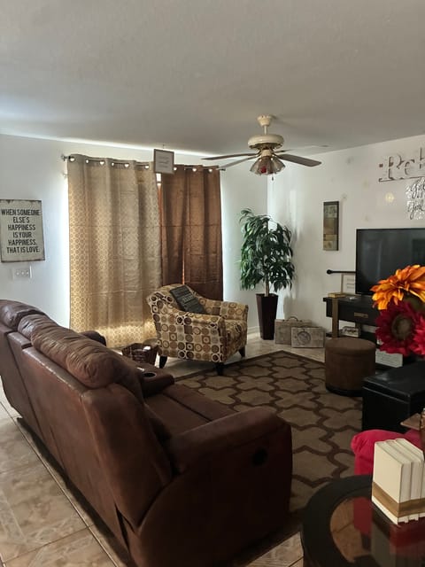 roommates in Tampa Private Room in 3Bed.2Bath - cirtru.com