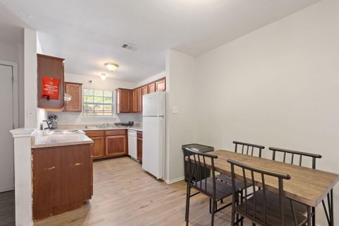Live in United Riverside, a 4 minute walk to transit stop Riverside & Ennis (id. 20953)