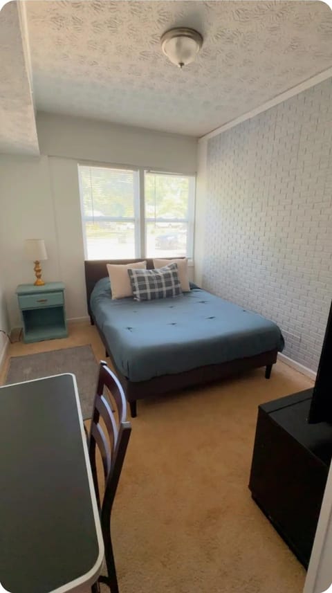 Live in Lawrenceville (id. 14411)