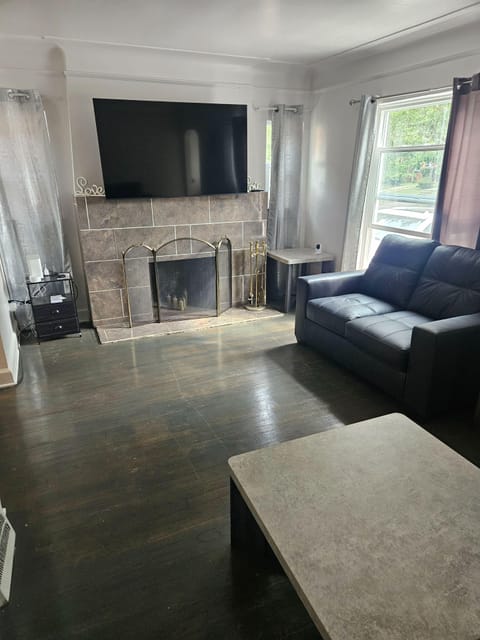 roommates in Undisclosed, Detroit, MI 48234 Quite, safe and friendly neighborhood home. (id. 44302) - cirtru.com