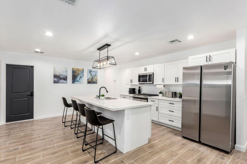 roommates in Undisclosed, Chandler, AZ 85225 *JUST LAUNCHED!* DOWNTOWN CHANDLER House w/BRAND NEW EVERYTHING & Fully Furnished Kitchen & Rooms! (id. 19446) - cirtru.com