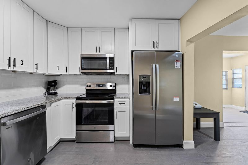 roommates in Undisclosed, Winter Park, FL 32789 NO MOVE IN FEE. Newly-renovated. Winter Park Area. Close to I-4 and Orlando Ave. (id. 4508) - cirtru.com