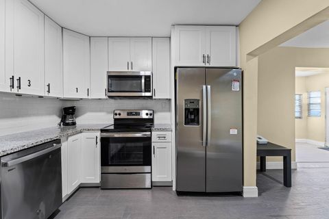 NO MOVE IN FEE. Newly-renovated. Winter Park Area. Close to I-4 and Orlando Ave. (id. 4508)