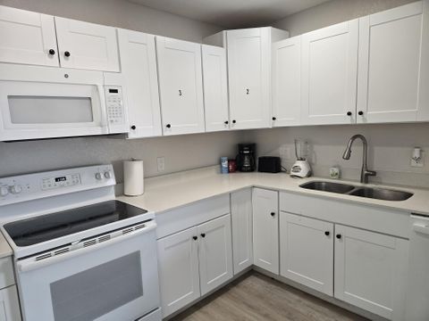 Winter Garden House with modern Kitchen. Walking distance from public transportation (id. 4387)