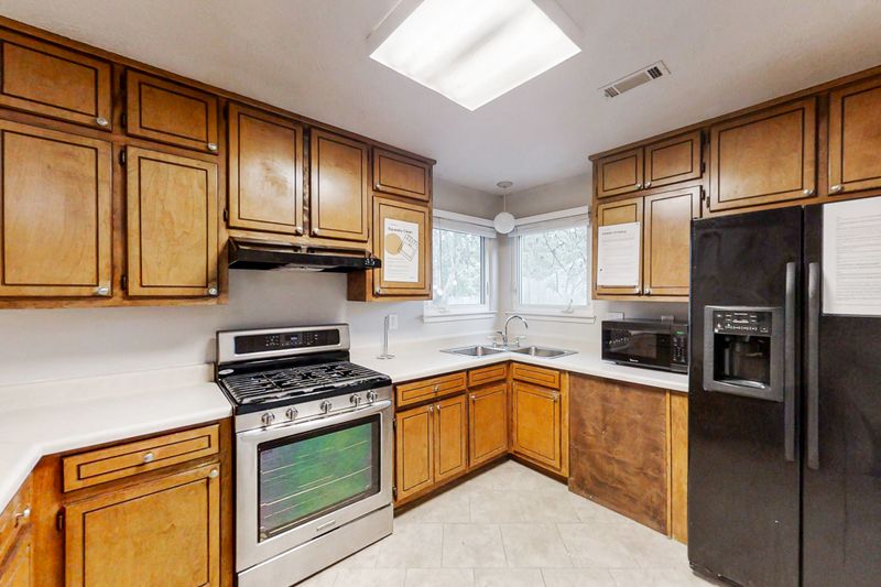 Cozy Jonesboro Home | Monthly Cleaning |  Secure coded rooms | Furnished, Wi-Fi, W/D | Backyard  + Essentials Nearby (id. 1097)