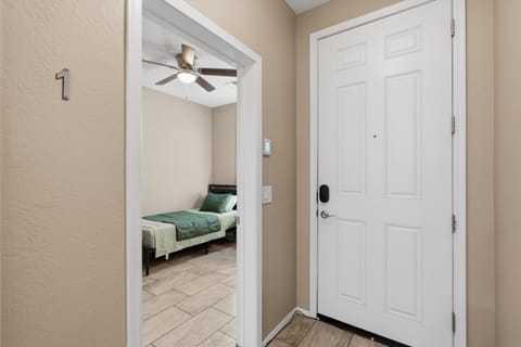 Minutes from ASU East Campus, Mesa Airport, Hospitals & Public Transit (id. 42772)