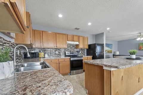 Live in Southeast Arlington!  Comfort and Convenience Await! (id. 15634)