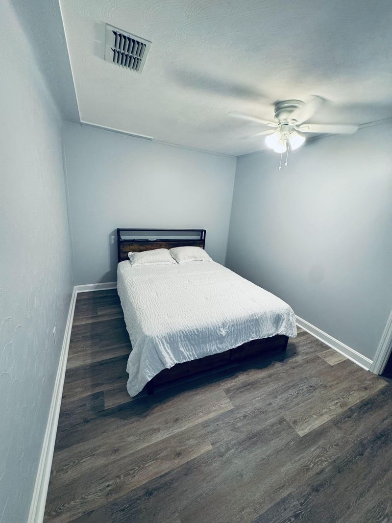 roommates in Undisclosed, St. Petersburg, FL 33702 Spacious & Affordable Rooms | Great St. Pete Location + Huge Backyard (id. 14628) - cirtru.com