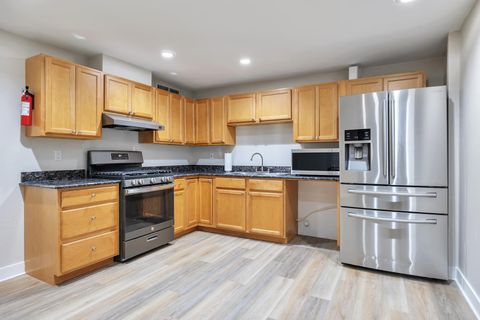 roommates in Undisclosed, Phoenix, AZ 85032 Newly-Remodeled Comfortable North Phoenix House  |  2x-Monthly HOUSEKEEPING |  Workstations in Every Bedroom |  High-Speed Internet |  Convenient Access to Everything (id. 2889) - cirtru.com