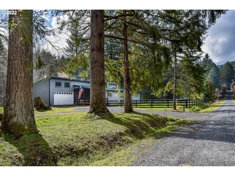 2 Beds 2 Baths Duplex in Dexter, OR