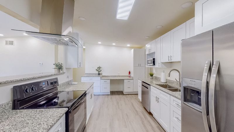 roommates in Undisclosed, Lakeland, FL 33803 Modern Renovated Home  in Quiet Lakeland  near Lake Bentley  • Desk  + Fast WiFi  • Parking  • Laundry  • Top Rated Host (id. 2606) - cirtru.com