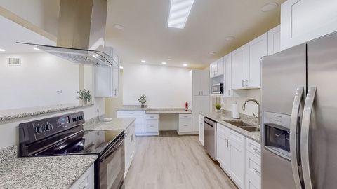 Modern Renovated Home  in Quiet Lakeland  near Lake Bentley  • Desk  + Fast WiFi  • Parking  • Laundry  • Top Rated Host (id. 2606)