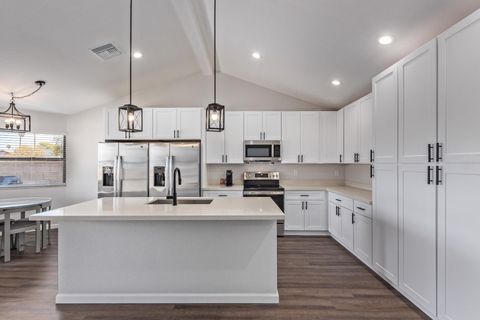 Everything New - Gourmet Kitchen - 2700sqft Home with Huge Garage (id. 3153)
