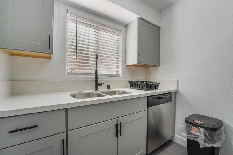 Spacious & comfortable Las Vegas House with Patio or porch (id. 7797)