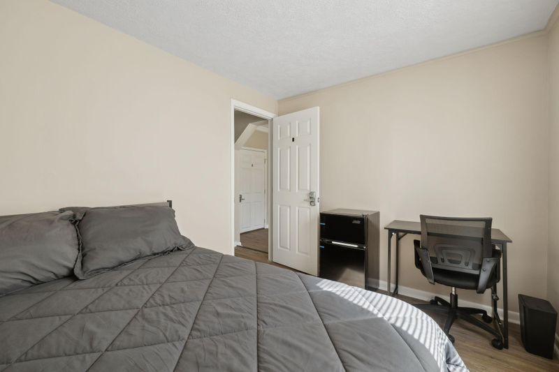 Home Renovated October 2025  Mini-Fridge & Desk in Every Room   Minutes from Lem Turner Rd and Edgewood Ave ‼ (id. 16578)