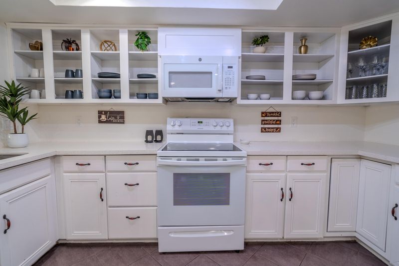 roommates in Undisclosed, Glendale, AZ 85304 Quick access to public transportation, quiet neighborhood, and everything you need just minutes away (id. 21142) - cirtru.com