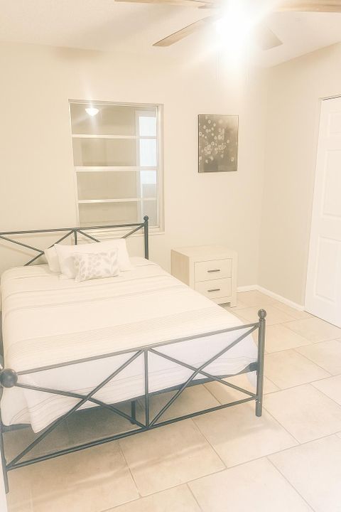Top-Rated Host! Cozy Room Near I-75 & I-4 Intersection! (id. 14629)
