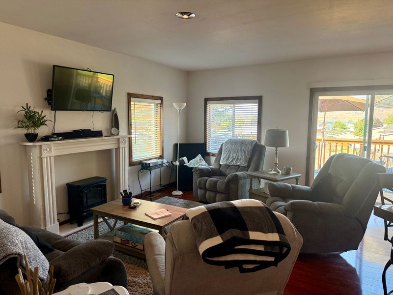 roommates in Seven Bays Entire Place 2Bed.2Bath - cirtru.com