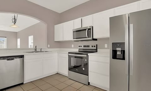 Live in Orlando, a 10 minute walk to transit stop Landstar Blvd and Island Cove Dr (id. 20008)