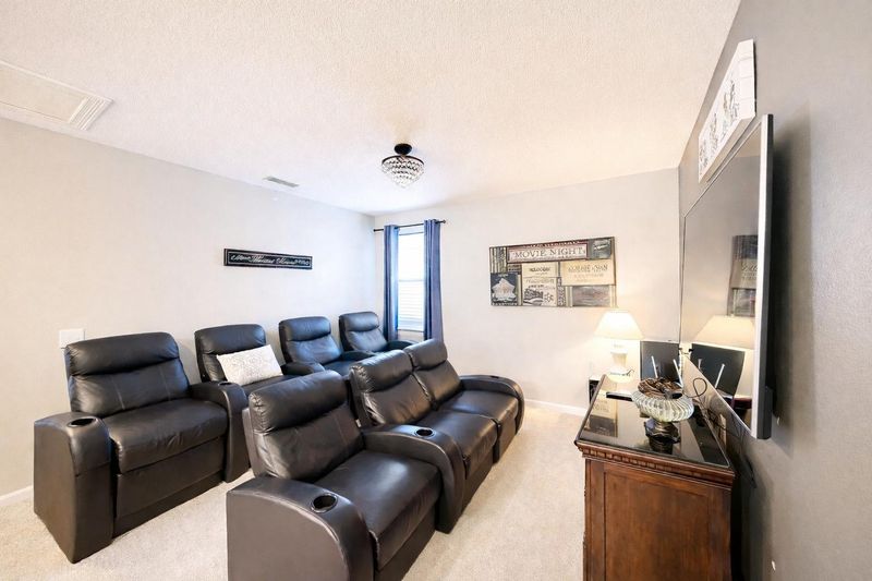 roommates in Undisclosed, Kissimmee, FL 34747 CLEAN CLEAN !  AWESOME PARKING  •   Near Shopping, Restaurants & Walmart  ALL Utilities Included  Smart Lock Entry   Comfortable • Great Padmates (id. 33431) - cirtru.com