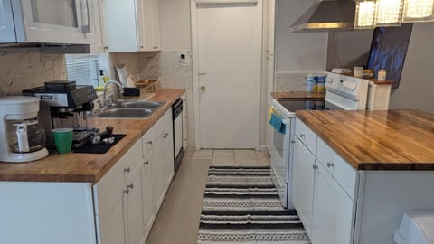 Temple terrace, near 56th Food Street (id. 39745)