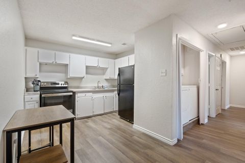 Newly renovated Comfortable Property with low number of members! In a quiet low traffic street. Fully stocked kitchen and high speed Wifi! (id. 11298)
