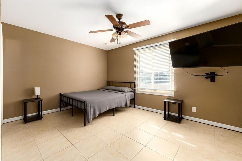 roommates in Undisclosed, Phoenix, AZ 85029 North Mountain Village Home (id. 22434) - cirtru.com