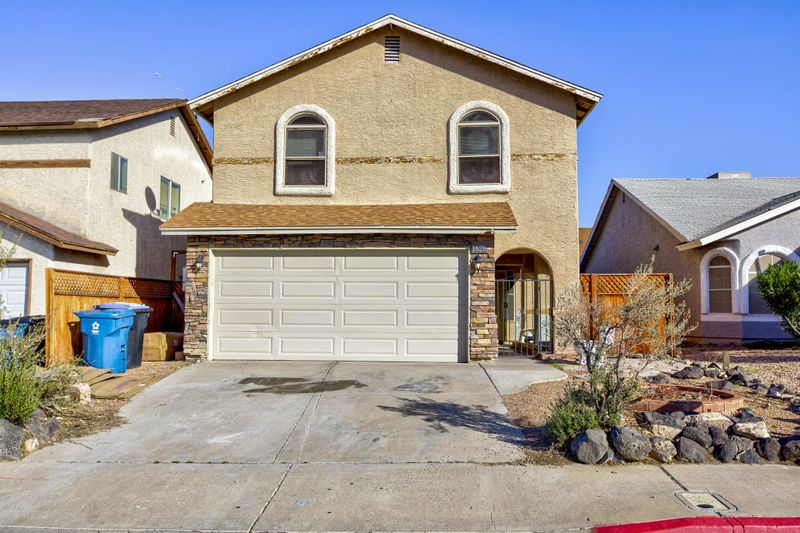 roommates in Undisclosed, Henderson, NV 89011 Newly-renovated & spacious Henderson House with Dining area (id. 6609) - cirtru.com