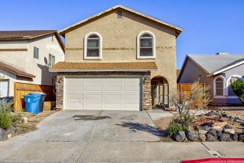 Newly-renovated & spacious Henderson House with Dining area (id. 6609)