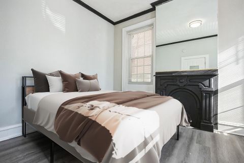 Philadelphia House on Quiet Street. Private In-room Work Desk, Dining area. Newly-renovated & comfortable. (id. 10015)