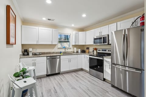 Video tour available | Excellent Reviews | Quiet Members | Oversized Bedrooms | High End | Maid's service |Fast Move-In  8 Minutes from Downtown Smyrna (id. 43146)