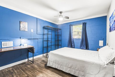 Modern Renovated CoLiving in Riverdale | Top Rated  Host  |  Secure, Private Rooms  |  All Utilities w/  High Speed  Wi-Fi | On-Site Laundry  | Workspaces in Each Room |  Move-In Ready (id. 870)