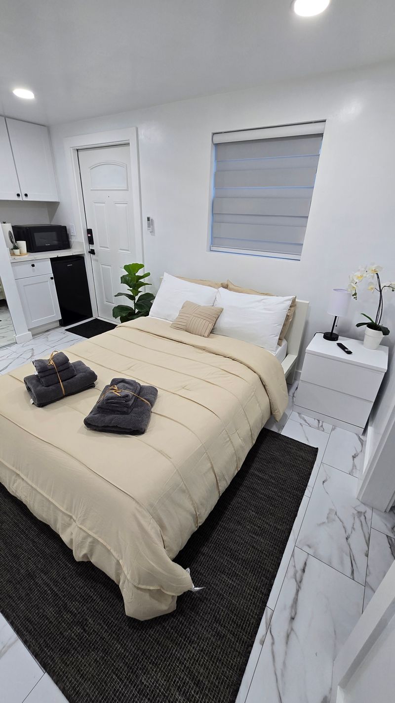 roommates in Cutler Bay Entire Place 1Bed.1Bath - cirtru.com