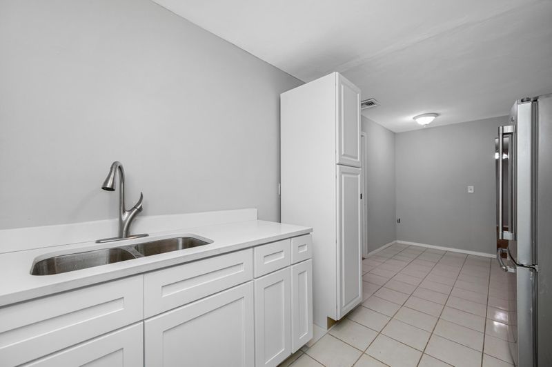 roommates in Undisclosed, New Port Richey, FL 34652 New Port Richey House with Dining area. Newly-renovated & beautiful (id. 5526) - cirtru.com