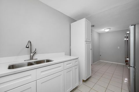 New Port Richey House with Dining area. Newly-renovated & beautiful (id. 5526)