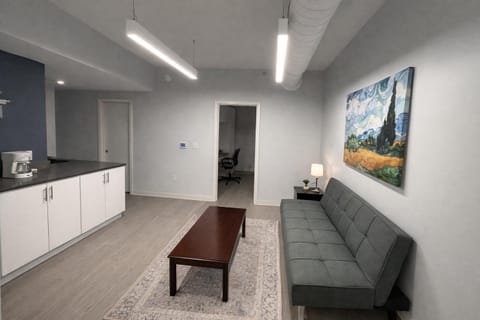 roommates in Undisclosed, Kansas City, MO 64110 Private three bedroom apartment (id. 20131) - cirtru.com