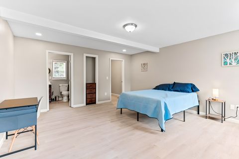 Enjoy a peaceful spacious home Top Rated Host Extra large rooms Fully Furnished (id. 18922)