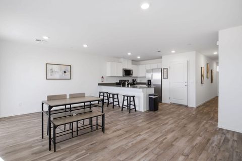 roommates in Undisclosed, North Las Vegas, NV 89081 Experience comfort in a never-lived-in, beautiful 3-bed, 2.5 bath home in a peaceful gated community! Clean, quiet, cozy, and spacious living. Enjoy the community pool and a central location near shopping, parks, and transit. (id. 32468) - cirtru.com