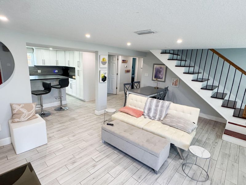 roommates in Undisclosed, St. Petersburg, FL 33714 Modern and comfortable home centrally located to shops, downtown, and the beaches. (id. 15639) - cirtru.com