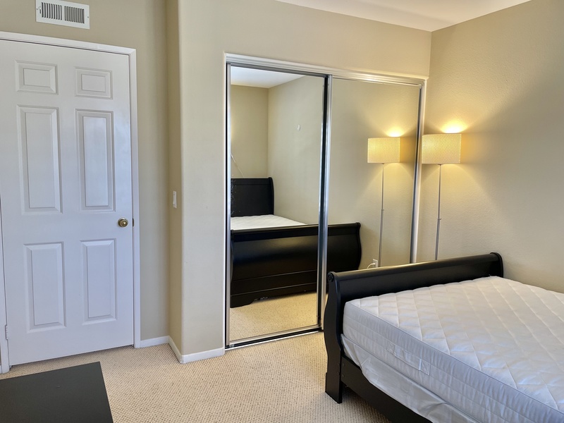 Private Room in 3Bed.4Bath