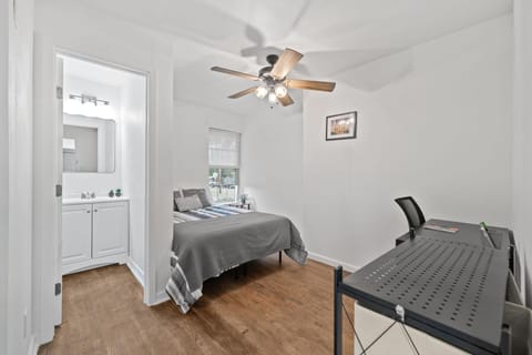 Updated Garland Co-Living near I-635, DART Transit & Lake Ray Hubbard (id. 42427)