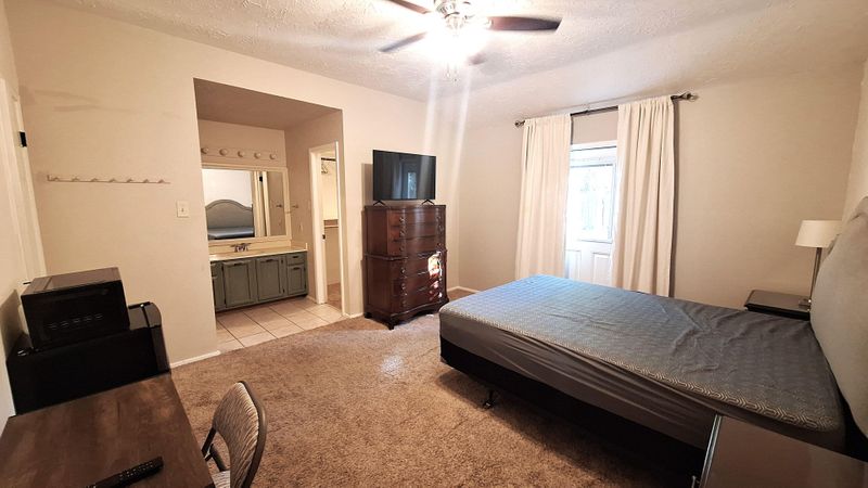 roommates in Undisclosed, Houston, TX 77084 Spacious Furnished Room close to HWY 6 (id. 19653) - cirtru.com