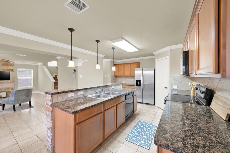 roommates in Undisclosed, Richmond, TX 77407 The Mirage Loft.
This house offers a blend of comfort and style, Perfect for professionals and anyone who desire quite and  comfortable place. (id. 11472) - cirtru.com