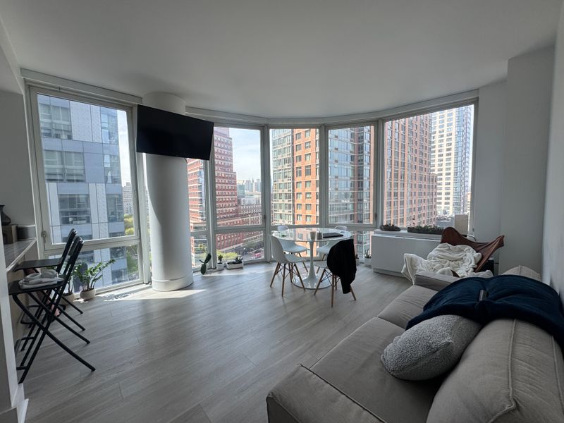 roommates in New York City Entire Place 1Bed.1Bath - cirtru.com