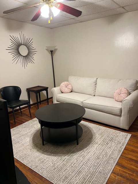 Entire Place 2Bed.1Bath