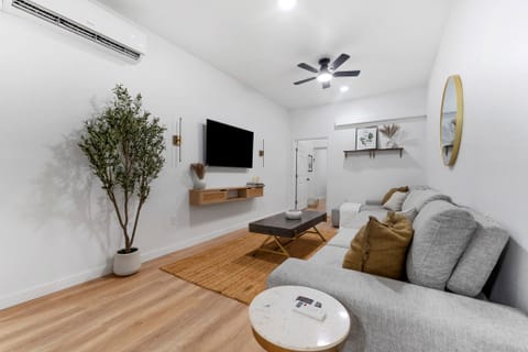 *Tampa Getaway Near Bucs Stadium* Fully Equipped & backyard amenities. Great Deal (id. 18541)