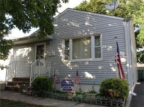 roommates in Edison Super Convenient-Close To Train - cirtru.com