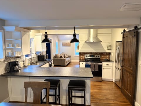 roommates in Undisclosed, Atlanta, GA 30310 Modern Room in Fully Renovated West End Home (id. 38901) - cirtru.com