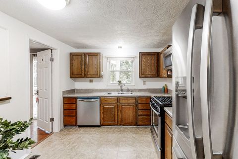 Stone Mountain House with Workspace. Comfortable & newly-renovated (id. 1754)