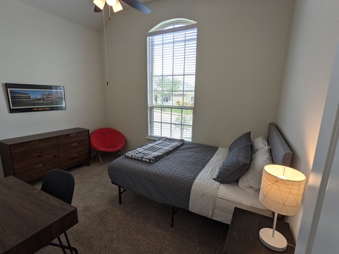 Private Room in 3Bed.2Bath